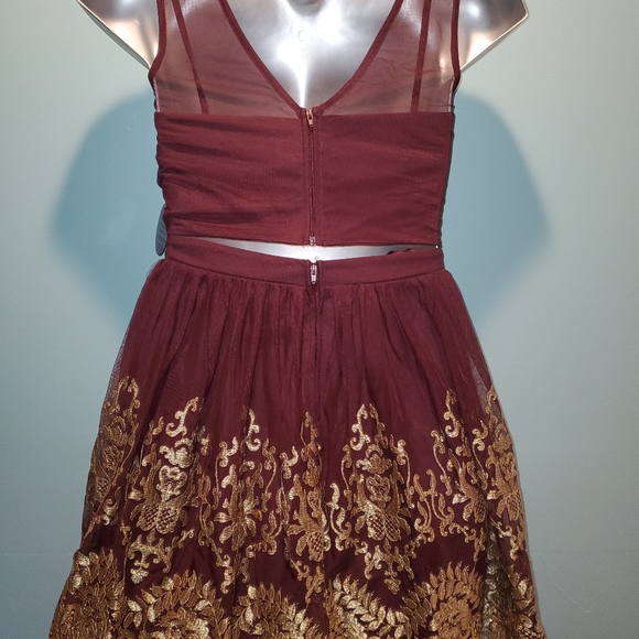 Windsor Jr Burgandy Formal Dress w Midi Skirt - Picture 5 of 8